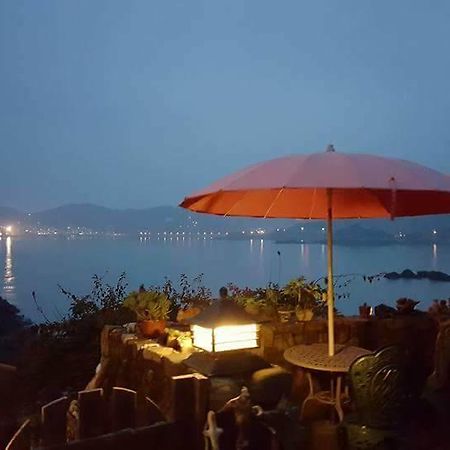 Furen Homestay Nangan Bagian luar foto